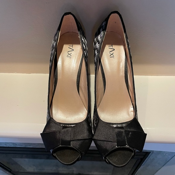 4.5 inch heals - size 8 - Picture 3 of 4